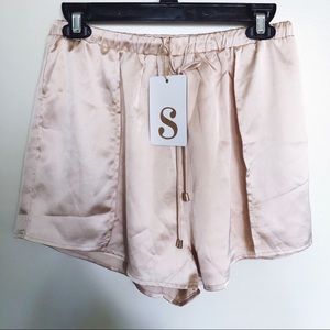 🆕 NWT Sabo Skirt Satin Tulip Cream Shorts